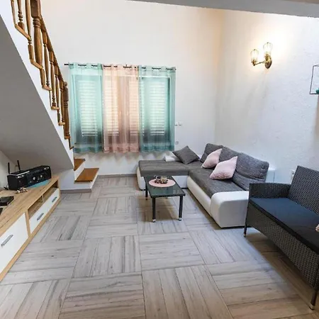House Ivana * Milna