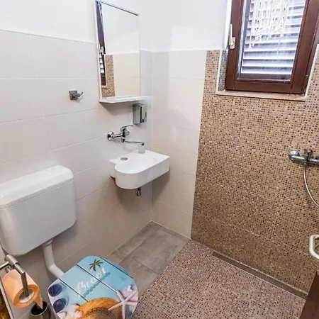 House Ivana Nyaraló